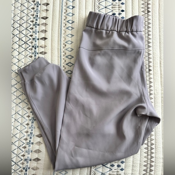 NWT Lululemon On The Fly Jogger in Silverscreen - Picture 4 of 8